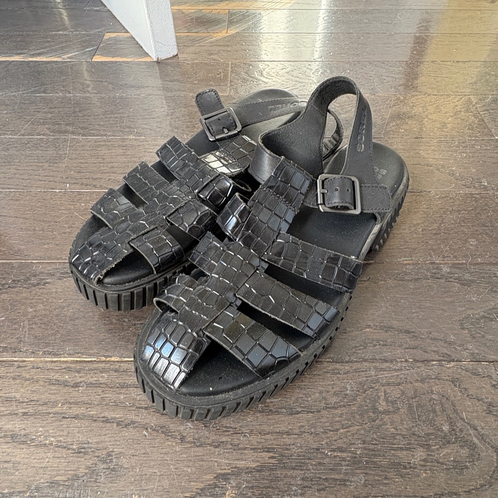 Sorel
Sz. 8.5 Platform Fisherman
Sandals